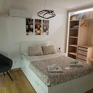 https://estudio-frailes-centro-historico-de-malaga.hotelsinnerja.org